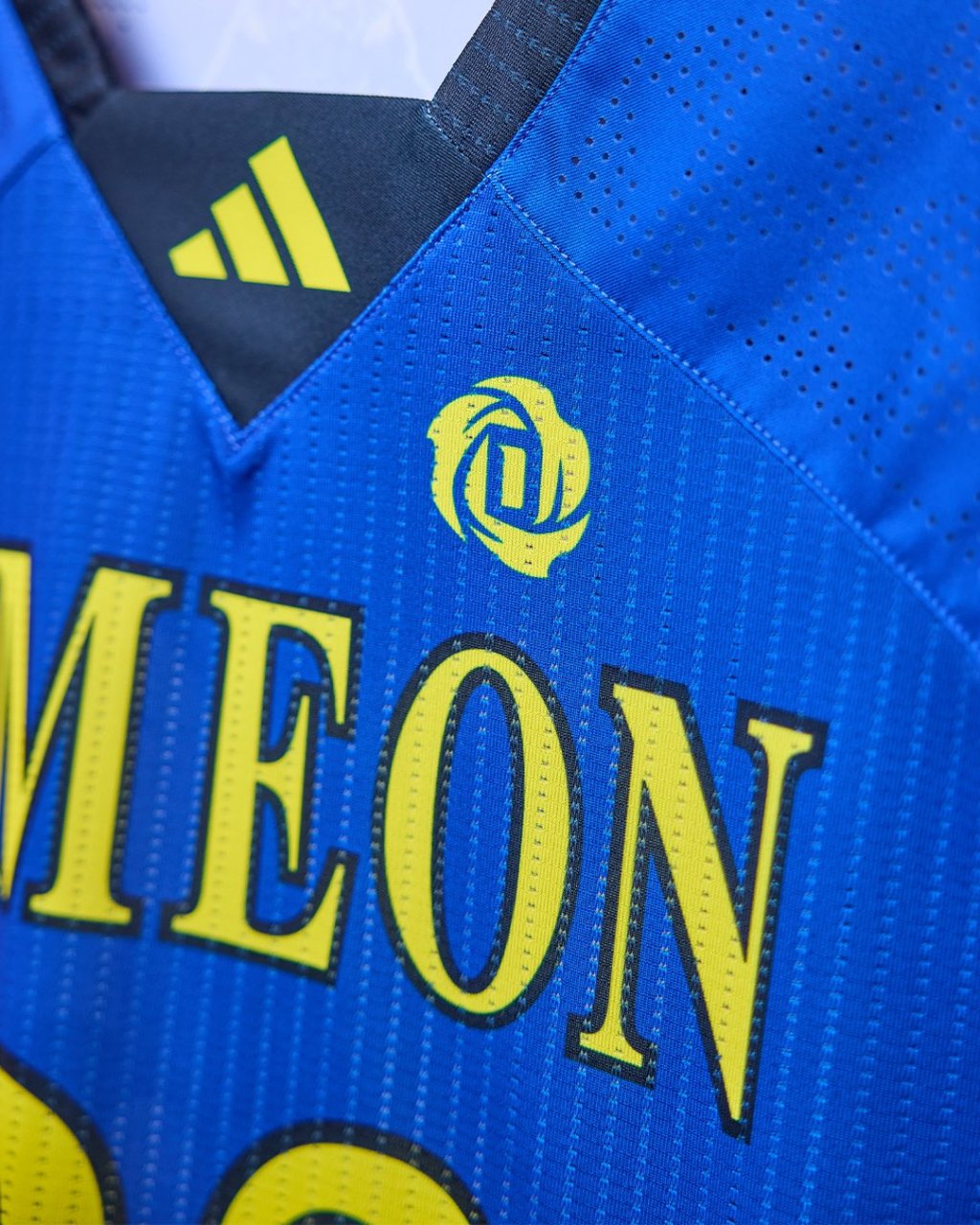 Former Illinois Prep Athletes and their NBA Performances- November 30- Derrick Rose and Adidas Basketball for&nbsp;Simeon